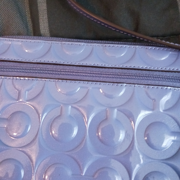 NWT! 🎁🎄 Beautiful Quilted Coach Wristlet! - Picture 3 of 15